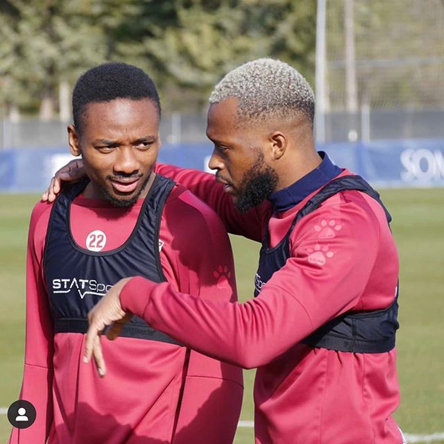 Kelechi Nwakali (L) in training with SD Huesca (Photo via Instagram)