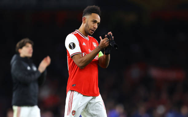 Pierre-Emerick Aubameyang of Arsenal FC acknowledges the fans after the UEFA Europa League round of 32 second leg match between Arsenal FC and Olym...