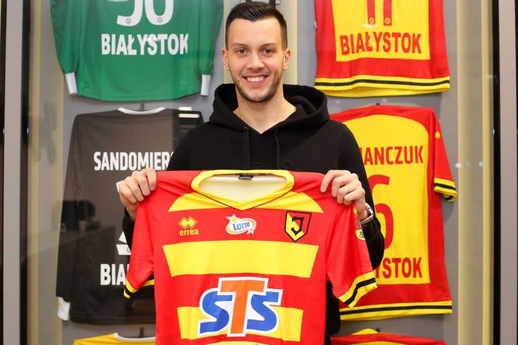 Dejan Iliev after signing on loan for Jagiellonia Białystok (Photo via Twitter)