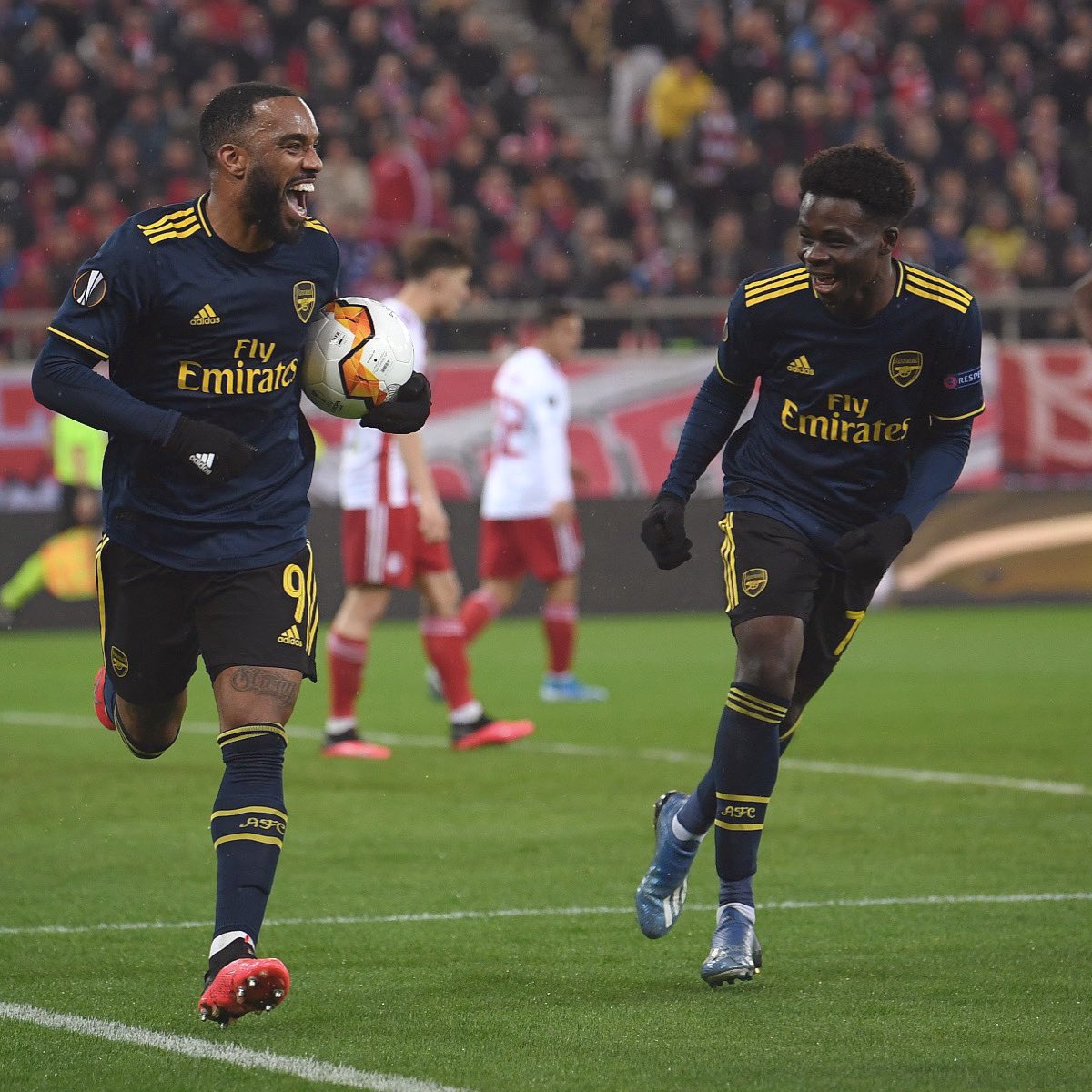 Bukayo Saka and Alexandre Lacazette celebrate Arsenal's goal against Olympiacos (Photo via Twitter)