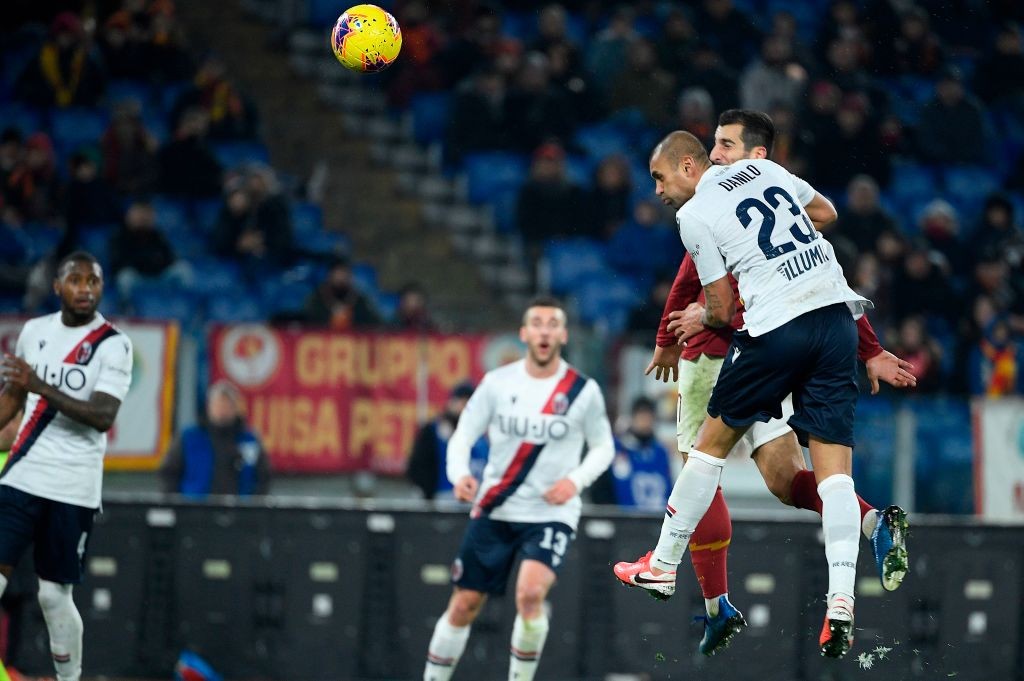 AS Roma midfielder Henrikh Mkhitaryan (R) heads the ball and scores a goal during the Italian Serie A football match between AS Roma and Bologna on...
