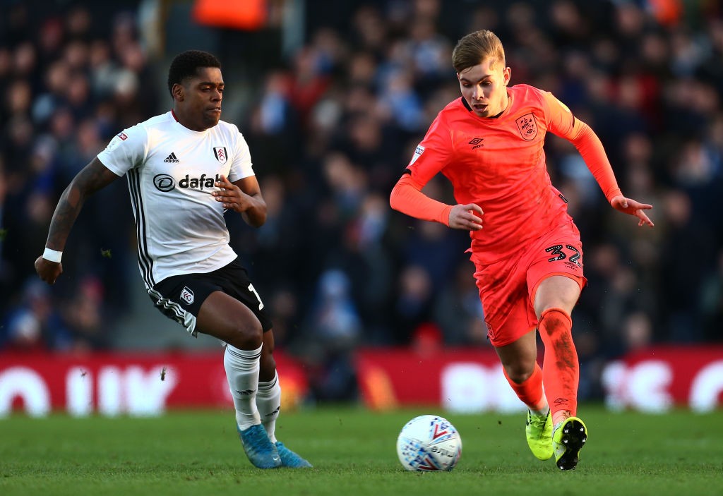 Report: 1 goal, 1 assist for Smith Rowe vs Fulham 2 LONDON, ENGLAND - FEBRUARY 01: Emile Smith Rowe of Huddersfield Town avoids a tackle from Ivan Cavaleiro of Fulham during the Sky Bet Championship match between Fulham and Huddersfield Town at Craven Cottage on February 01, 2020, in London, England. (Photo by Jordan Mansfield/Getty Images)