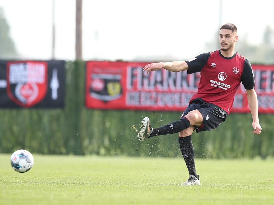 Mavropanos impresses on home debut for FC Nürnberg 2 Konstantinos Mavropanos with FC Nürnberg (Photo via Nordbayern.de)