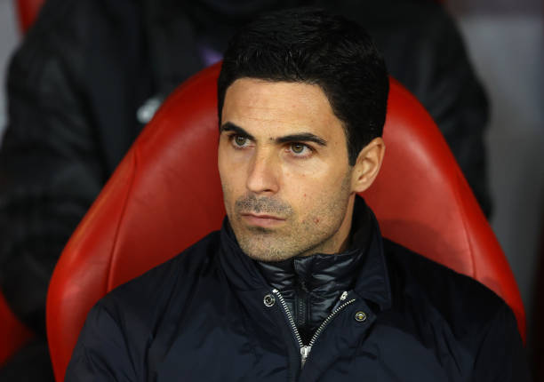 Mikel Arteta, Manager of Arsenal looks on prior to the UEFA Europa League round of 32 first leg match between Olympiacos FC and Arsenal FC at Karai...