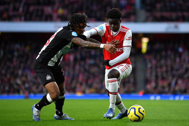Bukayo Saka of Arsenal takes on Valentino Lazaro of Newcastle United during the Premier League match between Arsenal FC and Newcastle United at Emi...