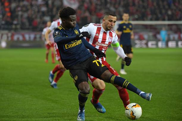 Arsenal's English striker Bukayo Saka (L) vies with Olympiakos' Norwegian defender Omar Elabdellaoui (R) during the UEFA Europa League round of 32 ...