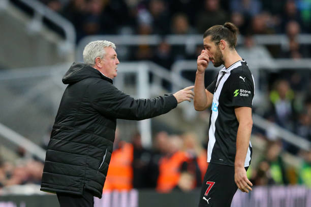 Steve Bruce, Manager of Newcastle United speaks to Andy Carroll of Newcastle United during the Premier League match between Newcastle United and Everton FC at St. James Park on December 28, 2019 in Newcastle upon Tyne, United Kingdom. 