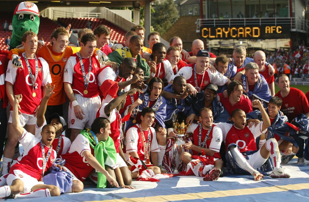 LONDON, UNITED KINGDOM: Arsenal celebrates winning the Premiership title and defeating Leicsester City 15 May, 2004 at Highbury in London. Arsenal defeated Leicester City 2-1 and finish the season undefeated. AFP PHOTO/JIM WATSON