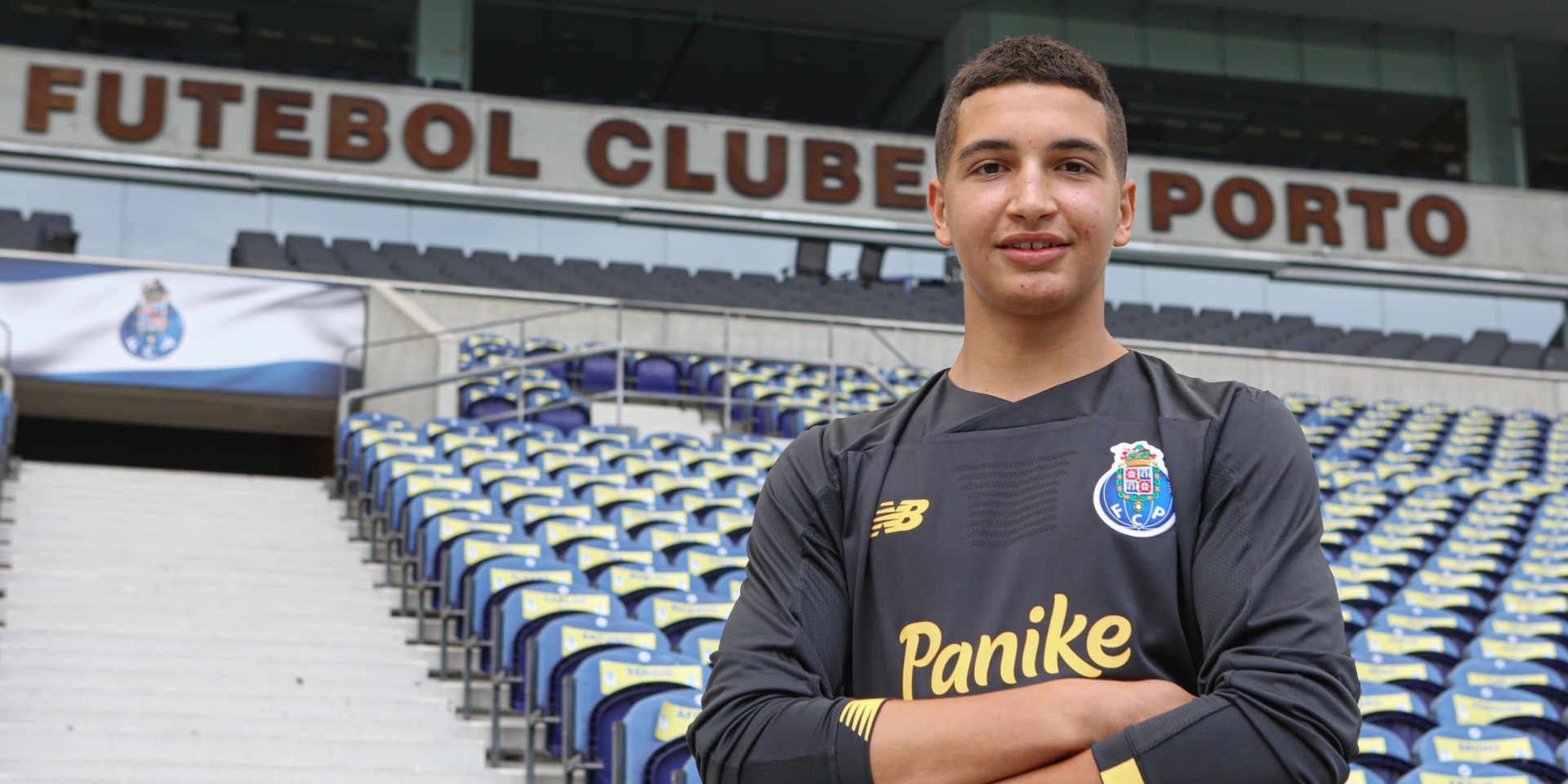 Pedro Virginia after signing for FC Porto (Photo via FCPorto.pt)