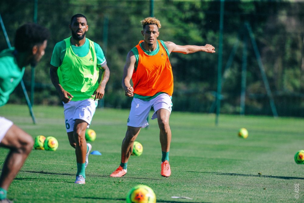 Arsenal announce Lewis, sign Akinola & receive Saliba warning 9 William Saliba (Photo via Saint-Etienne on Twitter)