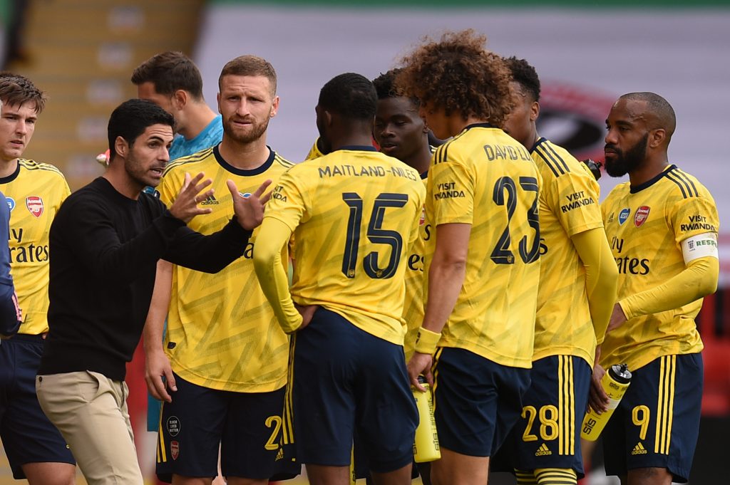 SHEFFIELD, ENGLAND - JUNE 28: Mikel Arteta, Manager of Arsenal speaks to his team during a drinks break during the FA Cup Fifth Quarter Final match between Sheffield United and Arsenal FC at Bramall Lane on June 28, 2020 in Sheffield, England. (Photo by Oli Scarff/Pool via Getty Images)