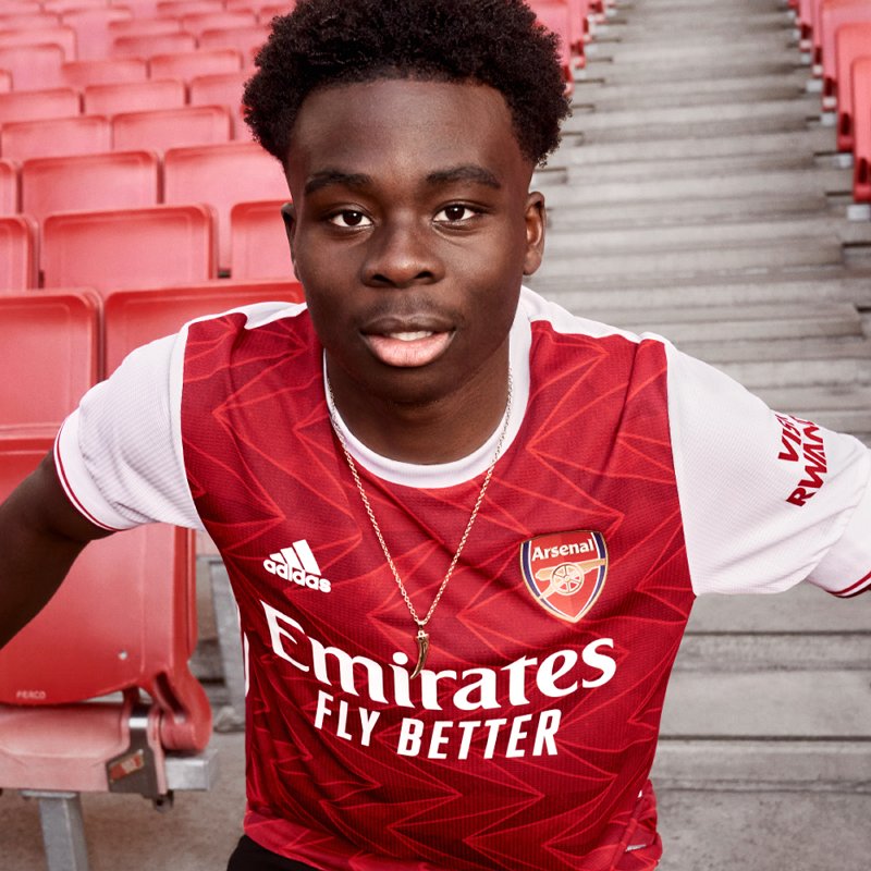 Bukayo Saka modelling the new Arsenal 2020/21 shirt (Photo via Arsenal.com)