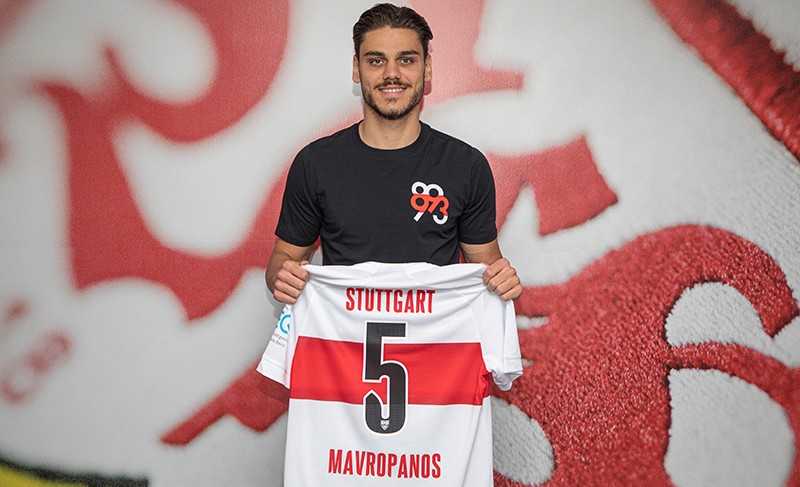 Konstantinos Mavropanos signing with Stuttgart (Photo via Chris Wheatley on Twitter)