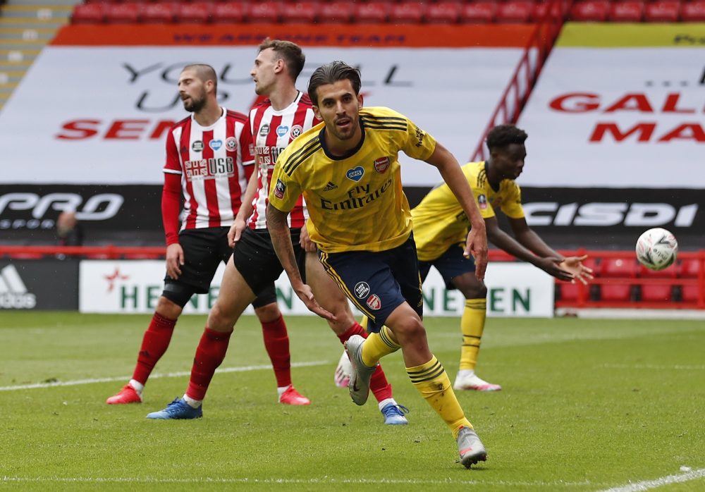 Arsenal's Spanish midfielder Dani Ceballos (C) runs to celebrate scoring a goal during the English FA Cup quarter-final football match between Sheffield United and Arsenal at Bramall Lane in Sheffield, northern England on June 28, 2020. (Photo by ANDREW BOYERS / POOL / AFP) 