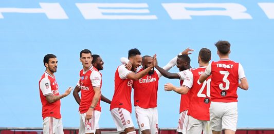 Arsenal's Gabonese striker Pierre-Emerick Aubameyang (CL) celebrates scoring the opening goal during the English FA Cup semi-final football match between Arsenal and Manchester City at Wembley Stadium in London, on July 18, 2020. (Photo by JUSTIN TALLIS / POOL / AFP)