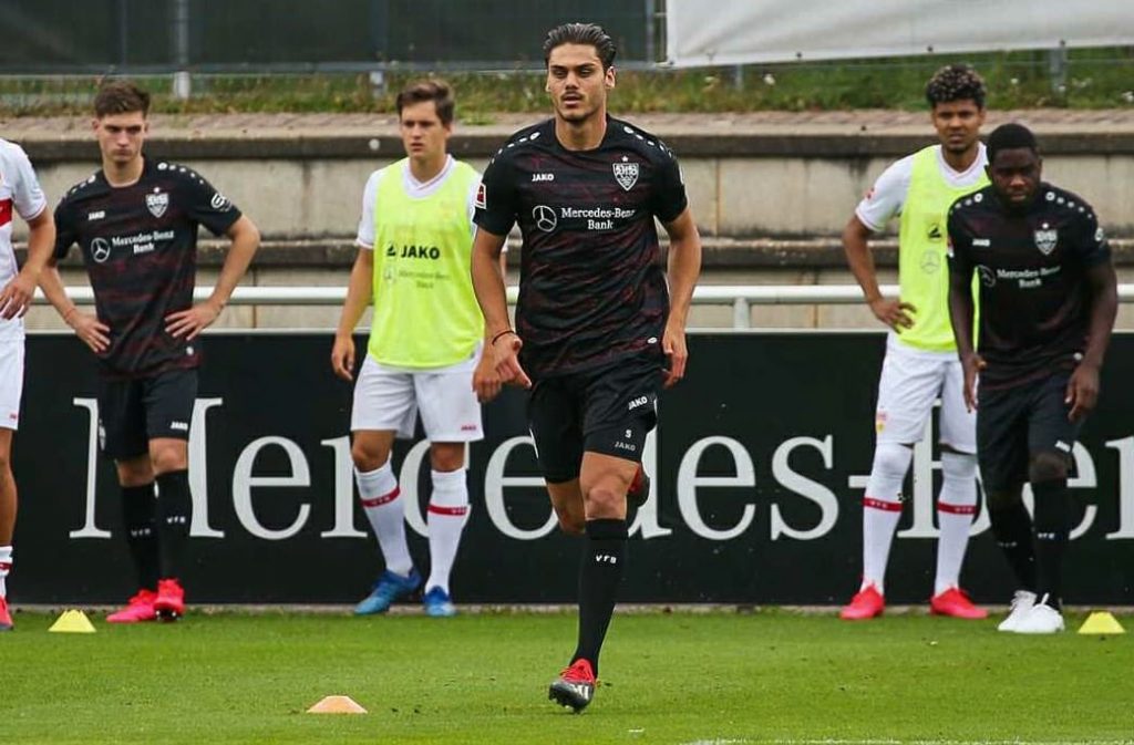 Sven Mislintat on Arsenal 23yo's summer transfer statement 2 Konstantinos Mavropanos in training with Stuttgart (Photo via Mavropanos on Twitter)