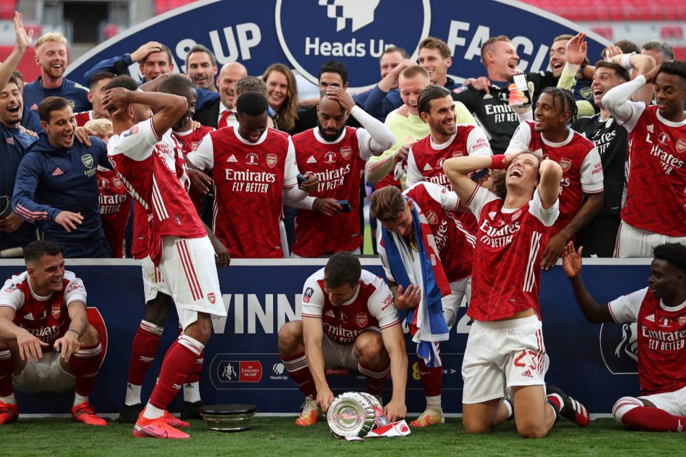 Emi Martinez can't stop crying to give interview, Aubameyang steps in 4 Arsenal's Gabonese striker Pierre-Emerick Aubameyang (L) reacts as he drops the winner's trophy as the team celebrates victory after the English FA Cup final football match between Arsenal and Chelsea at Wembley Stadium in London, on August 1, 2020. - Arsenal won the match 2-1. (Photo by Catherine Ivill / POOL / AFP)