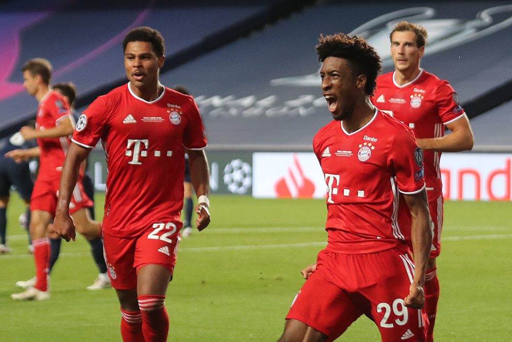 Bayern Munich's French forward Kingsley Coman (R) celebrates scoring the opening goal with his teammates during the UEFA Champions League final foo...