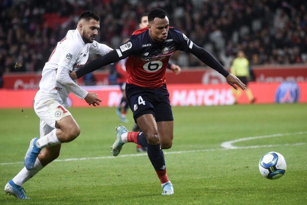Lille's Brazilian defender Gabriel dos Santos Magalhaes (R) fights for the ball with Montpellier's French forward Gaetan Laborde during the French ...
