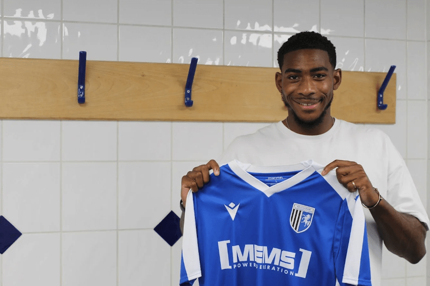 Zech Medley signs for Gillingham on loan (via Gillingham FC)
