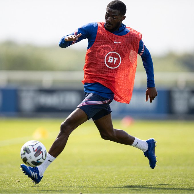 Ainsley Maitland-Niles in training with England (Photo via TheFA.com)