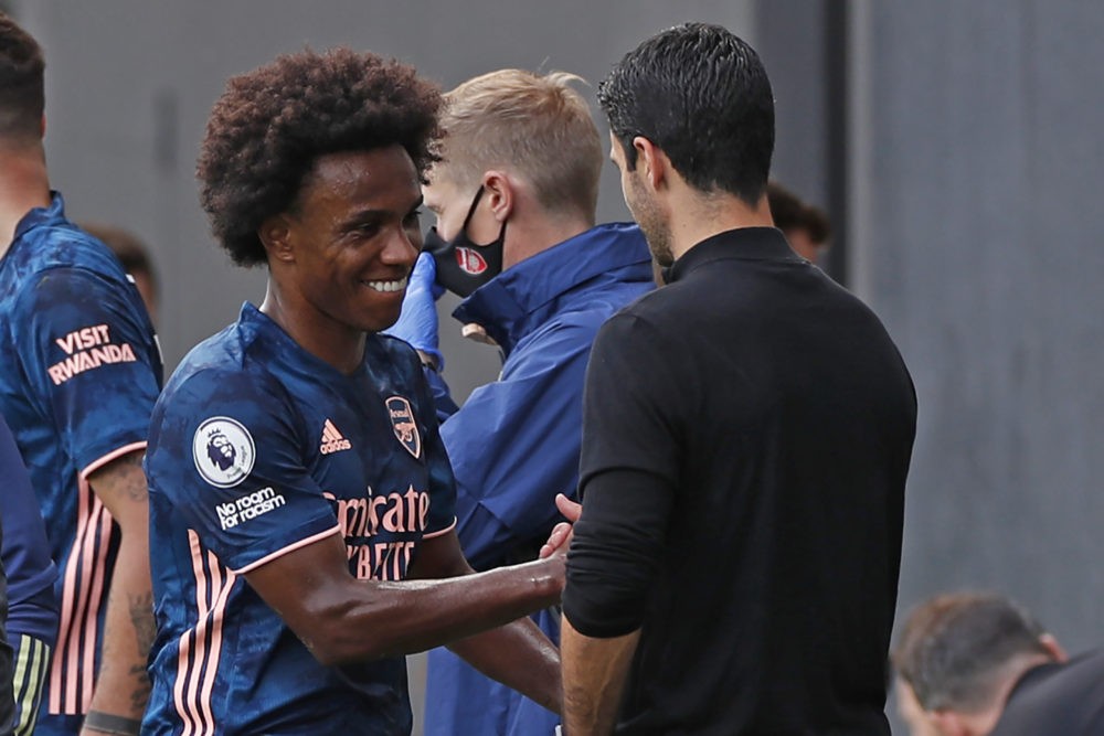 Arsenal's Brazilian midfielder Willian (L) shakes hands with Arsenal's Spanish first-team manager Mikel Arteta (R) after coming off substituted dur...