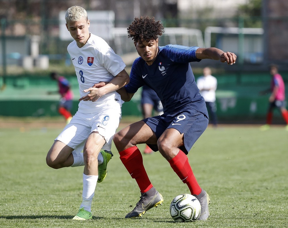 Arsenal make enquiry for Stade Rennais forward Georginio Rutter 2 BELGRADE, SERBIA - APRIL 01: Georginio Rutter (R) of France in action against Filip Szetei (L) of Slovakia during the Elite Round Group B match between France U17 and Slovakia U17 at Stadium Zemun on April 1, 2019 in Belgrade, Serbia. (Photo by Srdjan Stevanovic/Getty Images)