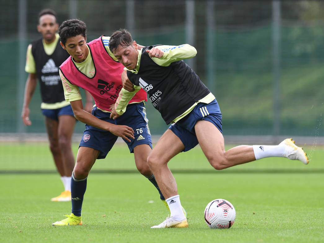 mesut ozil training 2