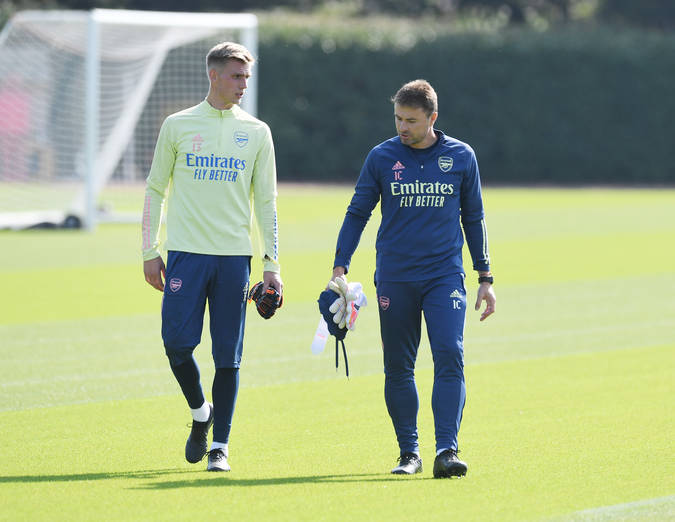 Rúnarsson admits Martinez's Arsenal story inspired him 2 ST ALBANS, ENGLAND - SEPTEMBER 21: Arsenal goalkeeping coach Ianki Cana Pavon with new signing Alex Runarsson during a training session at London Colney on September 21, 2020 in St Albans, England. (Photo by Stuart MacFarlane/Arsenal FC via Getty Images)