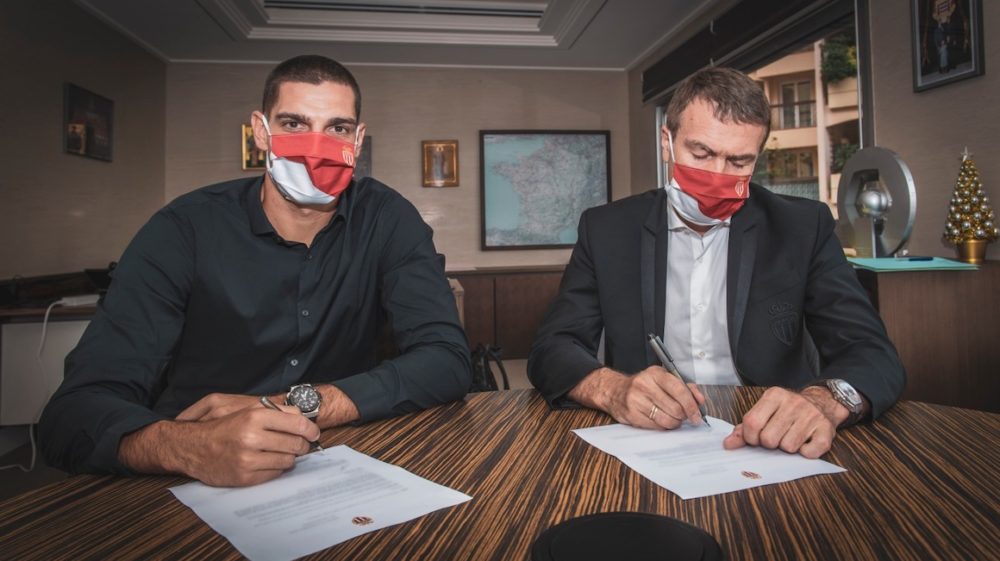 Vito Mannone signs for Monaco