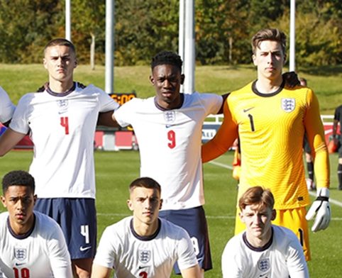 131020 800 england u20s line up wales e1602597700131