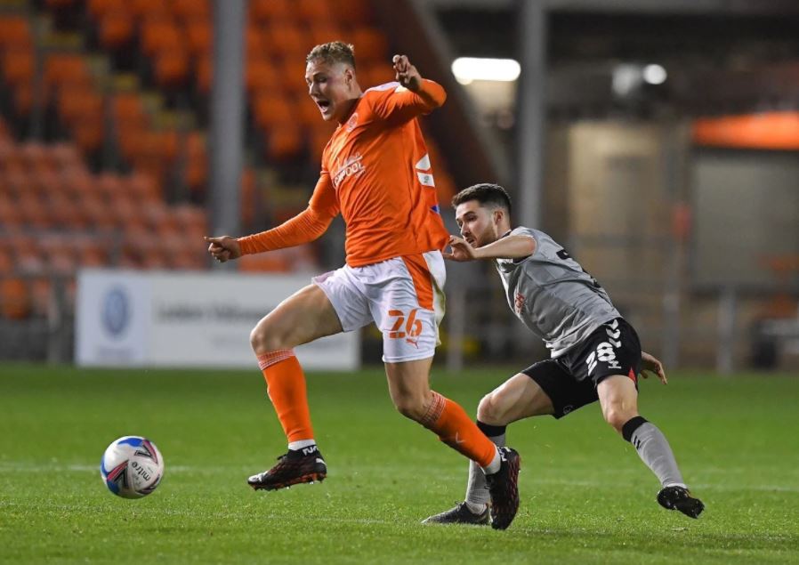 2 more clean sheets for Arsenal defenders on loan 2 Daniel Ballard on his debut with Blackpool (Photo via BlackpoolFC.co.uk)