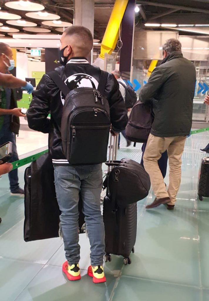Lucas Torreira arrives at the airport