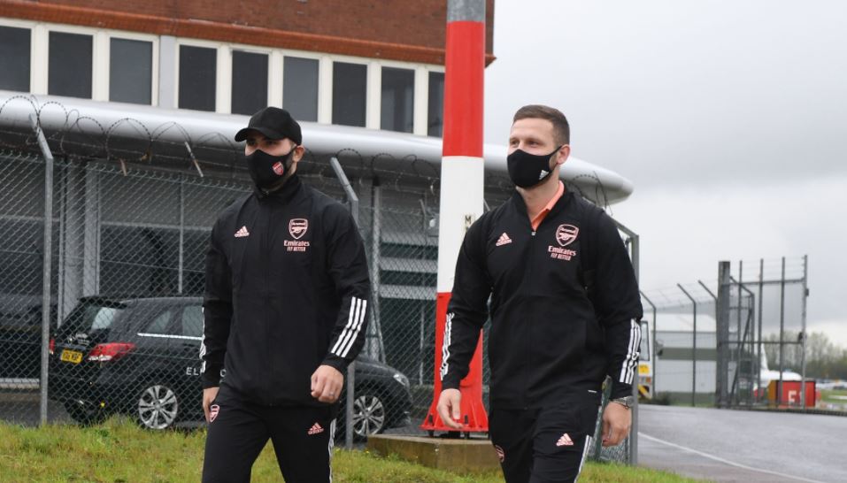 Mustafi returns from injury to travel to Vienna with Arsenal 2 LUTON, ENGLAND - OCTOBER 21: (L-R) Sead Kolasinac and Shkodran Mustafi of Arsenal at Luton Airport on October 21, 2020 in Luton, England. (Photo by Stuart MacFarlane/Arsenal FC via Getty Images)