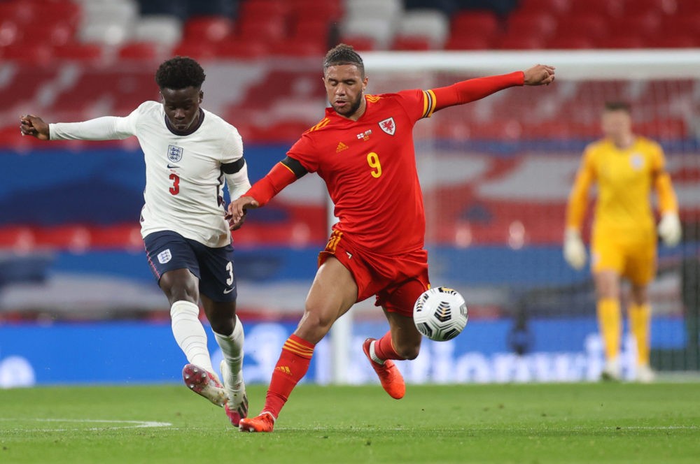 England's defender Bukayo Saka (L) and Wales' midfielder Tyler Roberts compete for the ball during the international friendly football match betwee...