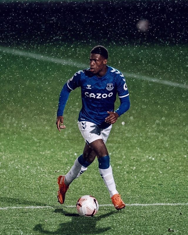 Arsenal tracking Everton youth star amid contract uncertainty 2 Thierry Small with Everton (Photo via Small on Instagram)