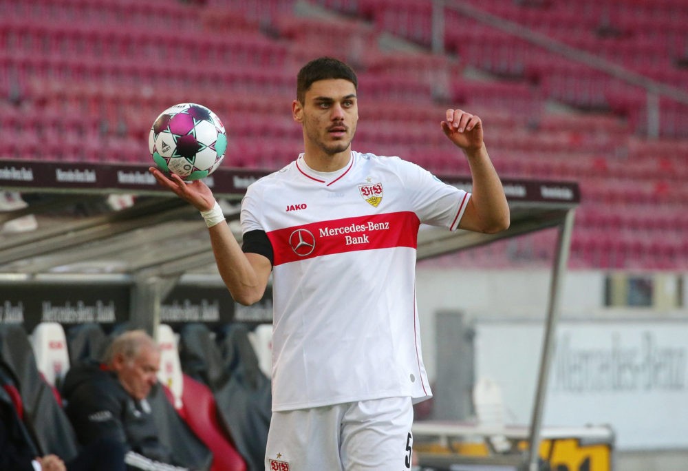 VfB Stuttgart vs Bayern Münich, Bundesliga. Konstantinos Mavropanos takes a throw-in. VfB Pressefoto Baumann / Hansjürgen Britsch / Pool