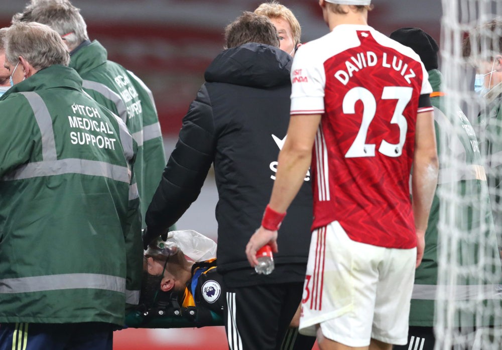 Impressive scar! Raul Jimenez returns to training 4 LONDON, ENGLAND - NOVEMBER 29: Raul Jimenez of Wolverhampton Wanderers is stretchered off after colliding with David Luiz of Arsenal during the Premier League match between Arsenal and Wolverhampton Wanderers at Emirates Stadium on November 29, 2020 in London, England. Sporting stadiums around the UK remain under strict restrictions due to the Coronavirus Pandemic as Government social distancing laws prohibit fans inside venues resulting in games being played behind closed doors. (Photo by Catherine Ivill/Getty Images)