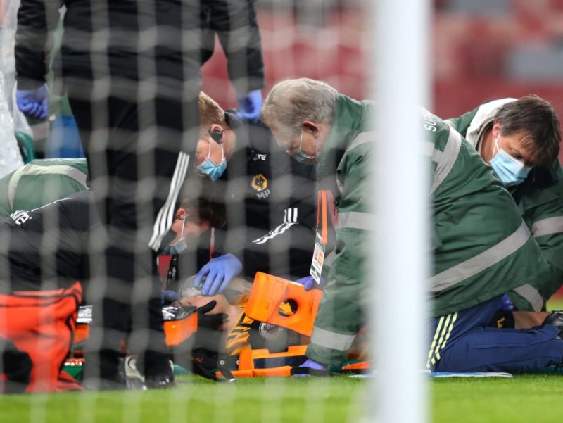 Impressive scar! Raul Jimenez returns to training 3 LONDON, ENGLAND - NOVEMBER 29: Raul Jimenez of Wolverhampton Wanderers receives medical treatment during the Premier League match between Arsenal and Wolverhampton Wanderers at Emirates Stadium on November 29, 2020 in London, England. Sporting stadiums around the UK remain under strict restrictions due to the Coronavirus Pandemic as Government social distancing laws prohibit fans inside venues resulting in games being played behind closed doors. (Photo by Catherine Ivill/Getty Images)