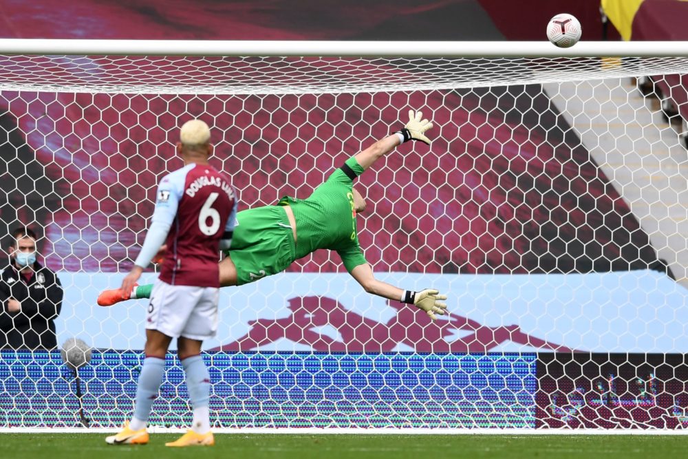 Aston Villa's Argentinian goalkeeper Emiliano Martinez dives but cannot reach a shot from Southampton's English striker Danny Ings (not pictured) as Southampton take a 4-0 lead during the English Premier League football match between Aston Villa and Southampton at Villa Park in Birmingham, central England on November 1, 2020. (Photo by Gareth Copley / POOL / AFP)
