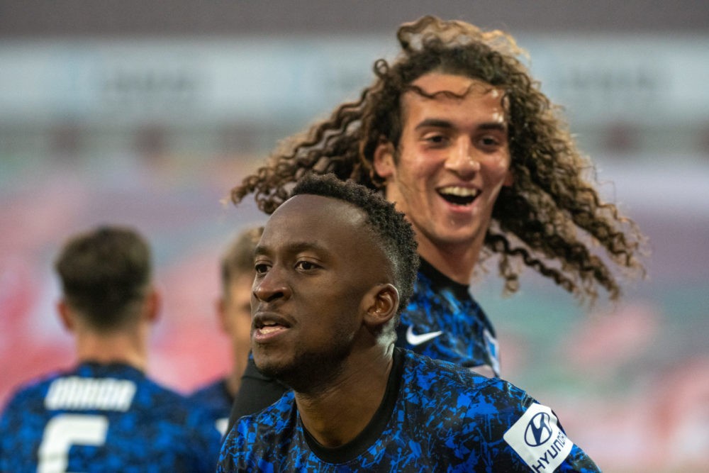 AUGSBURG, GERMANY: Herthas Dodi Lukebakio (v) und Matteo Guendouzi celebrate during the Bundesliga match between FC Augsburg and Hertha BSC at WWK-...