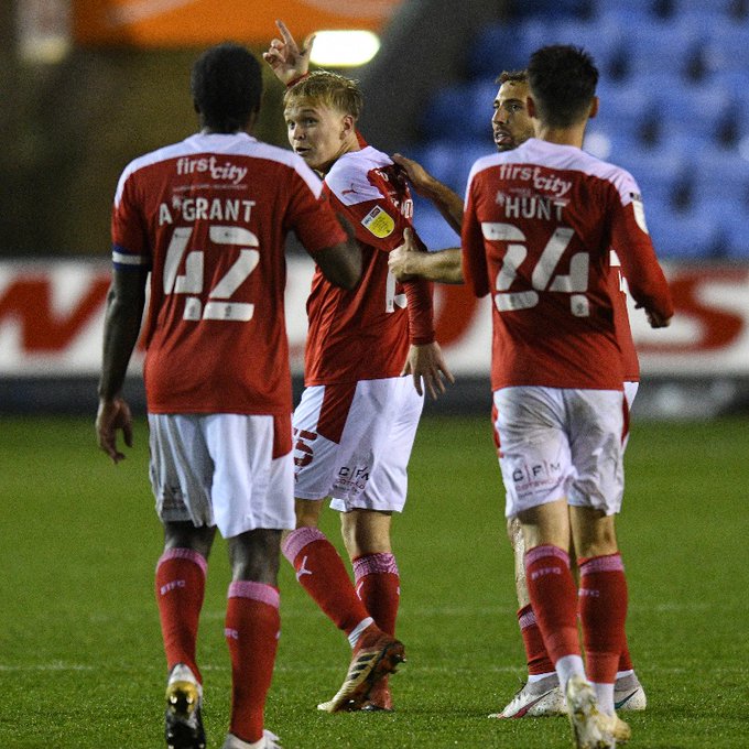 Matt Smith celebrates scoring for Swindon Town against Shrewsbury Town (Photo via Swindon Town on Twitter)