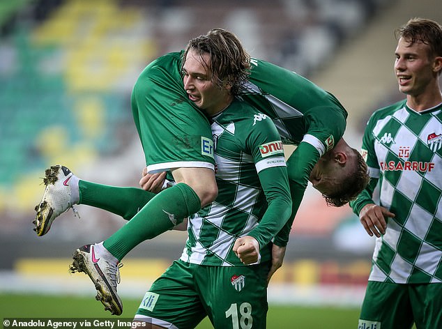 Ali Akman (middle) with Bursaspor (Photo via Getty Images)