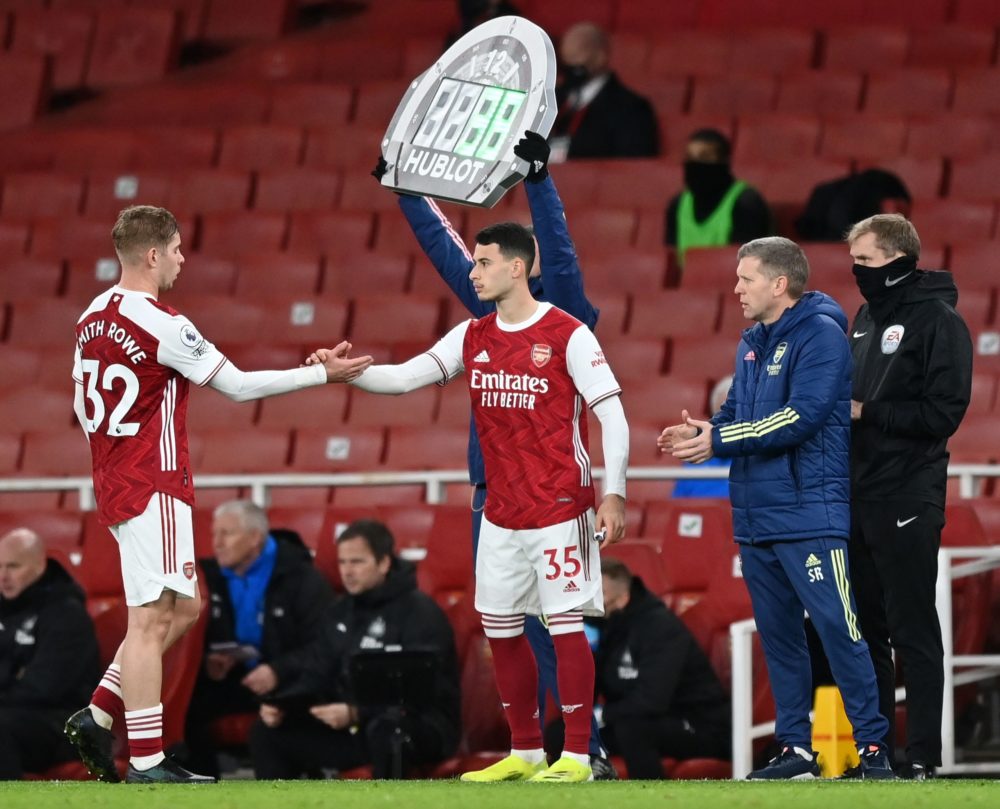 Arsenal's English midfielder Emile Smith Rowe (L) leaves the pitch after being substituted off for Arsenal's Brazilian striker Gabriel Martinelli (...