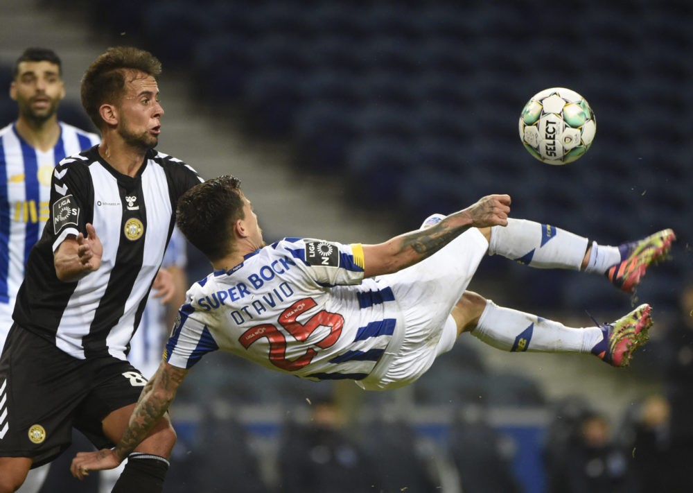 Arsenal eye free move for Otávio who's worth £16.2m 2 FC Porto's Brazilian midfielder Otavio (R) kicks the ball next to Nacional's Portuguese midfielder Francisco Ramos during the Portuguese league football match between FC Porto and CD Nacional Madeira at the Dragao stadium in Porto on December 20, 2020. (Photo by MIGUEL RIOPA / AFP)
