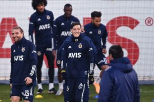 Fenerbahce's new transfer, German midfielder Mesut Ozil (R), takes part in his first training session with the team on January 24, 2021, in Istanbul. - Arsenal midfielder Mesut Ozil has joined Fenerbahce on a three-and-a-half year deal after last playing for the Gunners in March, both clubs announced on January 24. (Photo by Ozan KOSE / AFP)