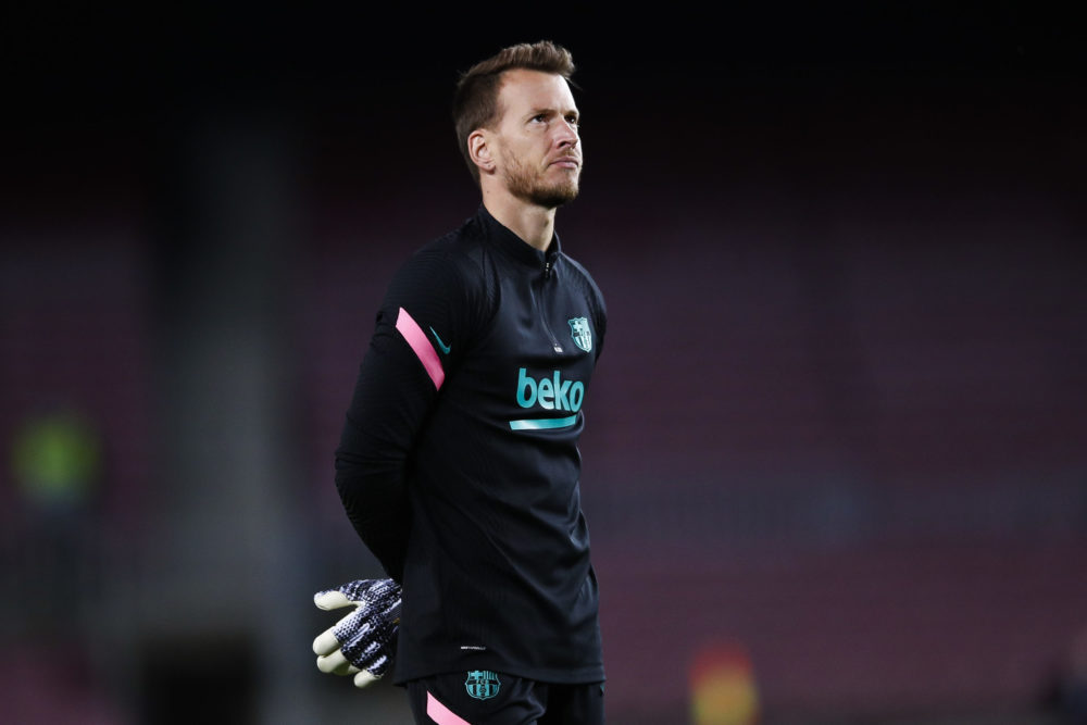 BARCELONA, SPAIN - NOVEMBER 04: Neto of FC Barcelona warms up during the UEFA Champions League Group G stage match between FC Barcelona and Dynamo ...