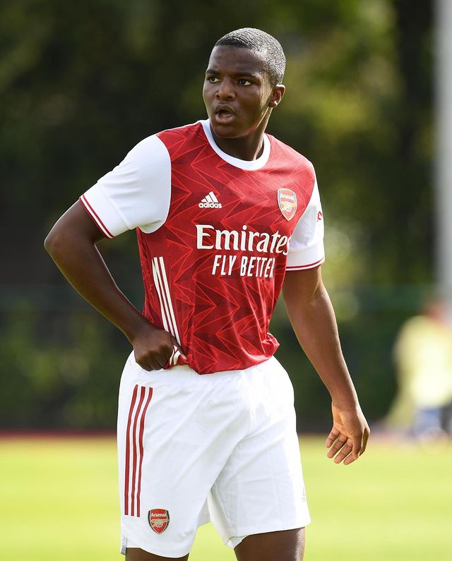 1 new contract, lots of football and a weird trial: Arsenal youth roundup 4 Levi Laing playing for the Arsenal u18s (Photo via Laing on Instagram)