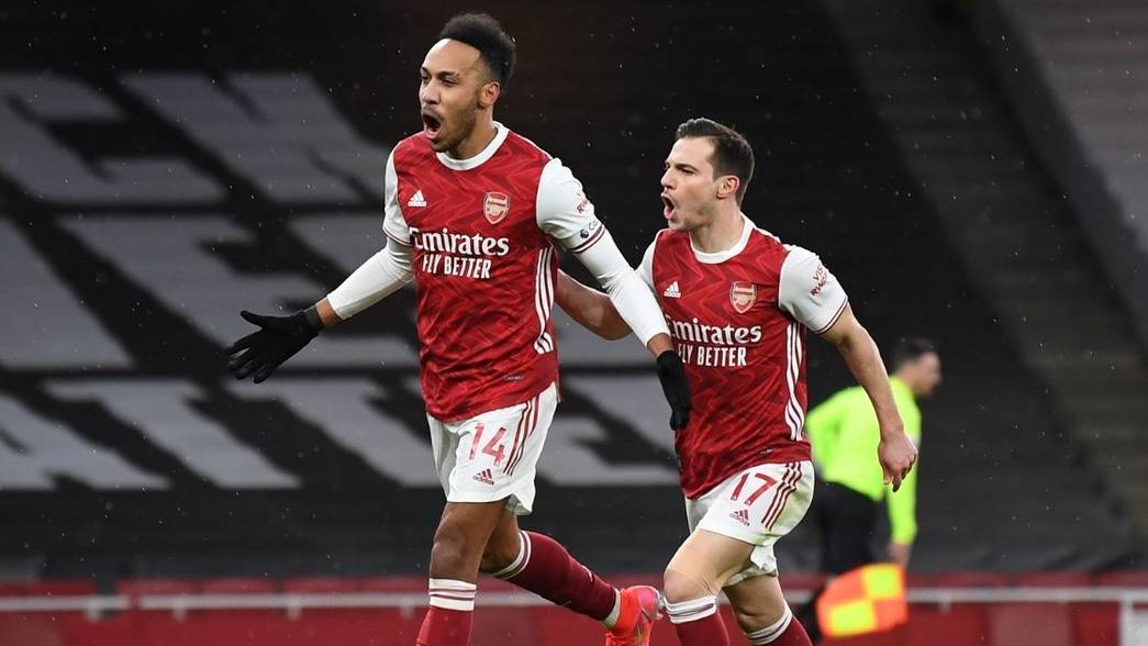 Pierre-Emerick Aubameyang and Cedric Soares celebrate (Photo via Arsenal.com)