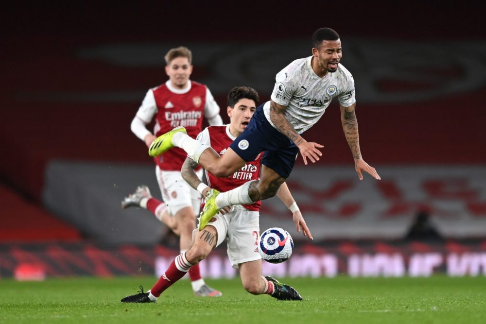 LONDON, ENGLAND - FEBRUARY 21: Gabriel Jesus of Manchester City is challenged by Hector Bellerin of Arsenal during the Premier League match between Arsenal and Manchester City at Emirates Stadium on February 21, 2021 in London, England. Sporting stadiums around the UK remain under strict restrictions due to the Coronavirus Pandemic as Government social distancing laws prohibit fans inside venues resulting in games being played behind closed doors. (Photo by Shaun Botterill/Getty Images)